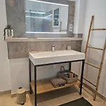 La Maison De Leonie 26 *