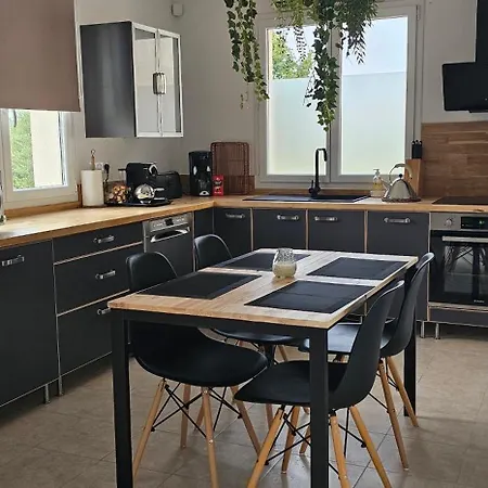 La Maison De Leonie 26 *