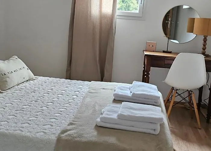 La Maison De Leonie 26 *